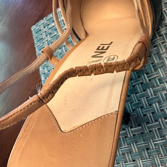 **Gorgeous Chanel Two-tone Slingback 3.5” Heels, Black and Tan, Size 40 - Picture 6 of 11